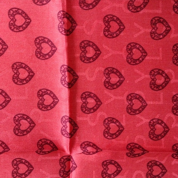 Yves Saint Laurent YSL Heart Pattern Red Square Pocket Scarf 19.5X19.5-in - NWT - Picture 9 of 10